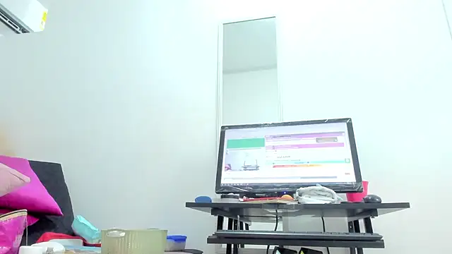 Snapshot of Dalia_20 chatting on February 14, 2:39 am Dalia 20 online show from February 14, 2:39 am