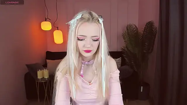 EmilyAir online show from January 1, 9:41 pm