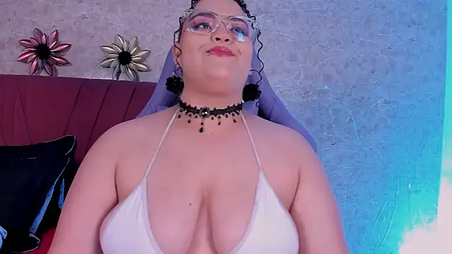 juli 2tyes online show from January 18, 2:37 am