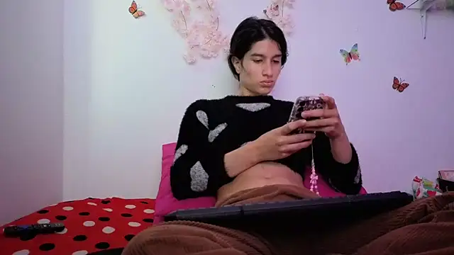 Snapshot of Safiro_Queen chatting on November 15, 12:02 pm Safiro Queen online show from November 15, 12:02 pm