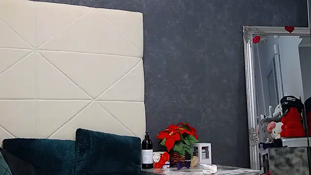 Snapshot of IssaSmith chatting on June 27, 12:22 pm IssaSmith online show from June 27, 12:22 pm