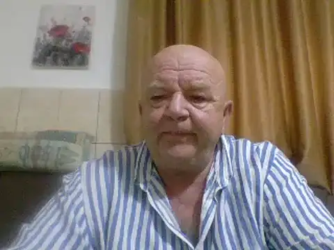 Snapshot of fullballs6 chatting on December 2, 7:25 am fullballs6 online show from December 2, 7:25 am