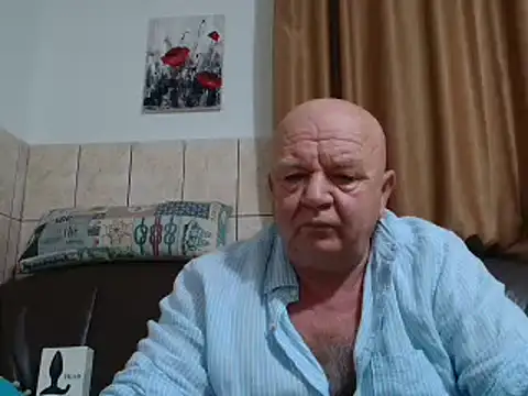 Snapshot of fullballs6 chatting on December 7, 2:42 am fullballs6 online show from December 7, 2:42 am