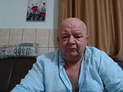 Snapshot of fullballs6 chatting on December 8, 4:25 am fullballs6 online show from December 8, 4:25 am