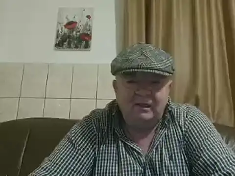 Snapshot of fullballs6 chatting on January 26, 1:31 am fullballs6 online show from January 26, 1:31 am