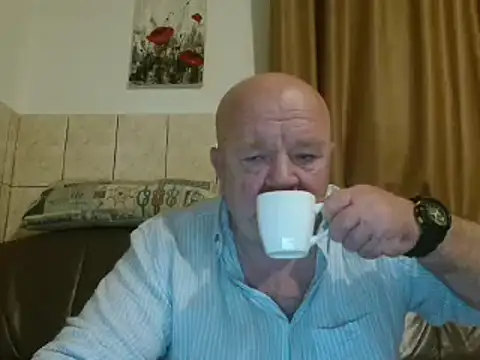 Snapshot of fullballs6 chatting on February 1, 1:02 am fullballs6 online show from February 1, 1:02 am