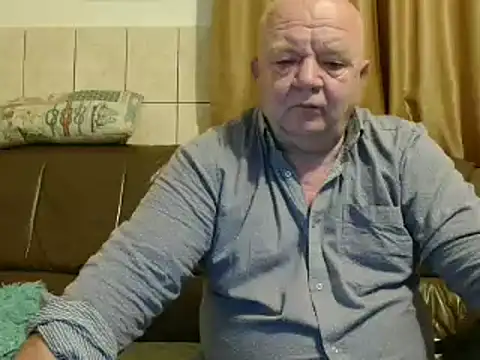 Snapshot of fullballs6 chatting on March 3, 2:47 am fullballs6 online show from March 3, 2:47 am