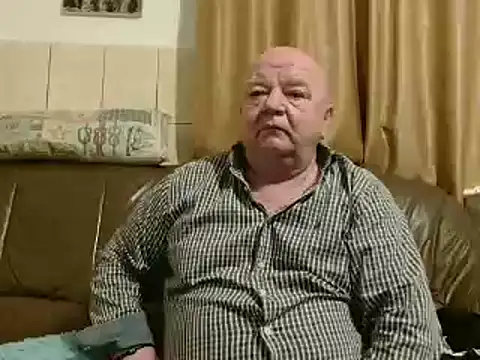 Snapshot of fullballs6 chatting on March 7, 2:25 am fullballs6 online show from March 7, 2:25 am