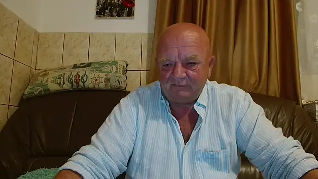 Snapshot of fullballs6 chatting on September 11, 12:55 am fullballs6 online show from September 11, 12:55 am