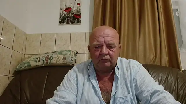 Snapshot of fullballs6 chatting on September 16, 1:17 am fullballs6 online show from September 16, 1:17 am