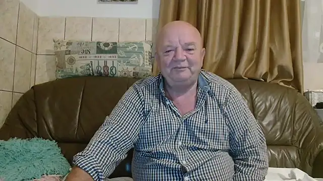 Snapshot of fullballs6 chatting on October 3, 1:57 am fullballs6 online show from October 3, 1:57 am