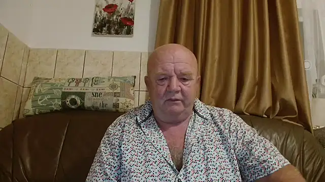 Snapshot of fullballs6 chatting on October 9, 1:47 am fullballs6 online show from October 9, 1:47 am