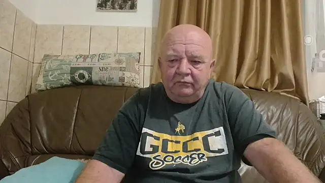 Snapshot of fullballs6 chatting on October 11, 2:55 am fullballs6 online show from October 11, 2:55 am