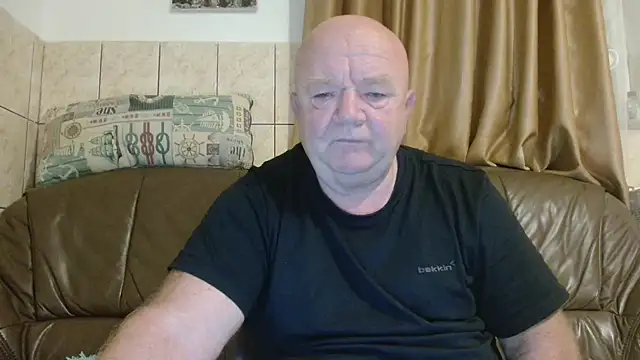 Snapshot of fullballs6 chatting on October 20, 2:34 am fullballs6 online show from October 20, 2:34 am