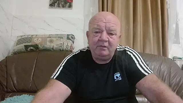 Snapshot of fullballs6 chatting on November 10, 3:38 am fullballs6 online show from November 10, 3:38 am