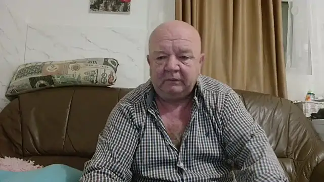 Snapshot of fullballs6 chatting on November 26, 2:23 am fullballs6 online show from November 26, 2:23 am