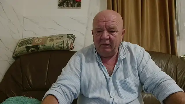 Snapshot of fullballs6 chatting on December 1, 3:00 am fullballs6 online show from December 1, 3:00 am