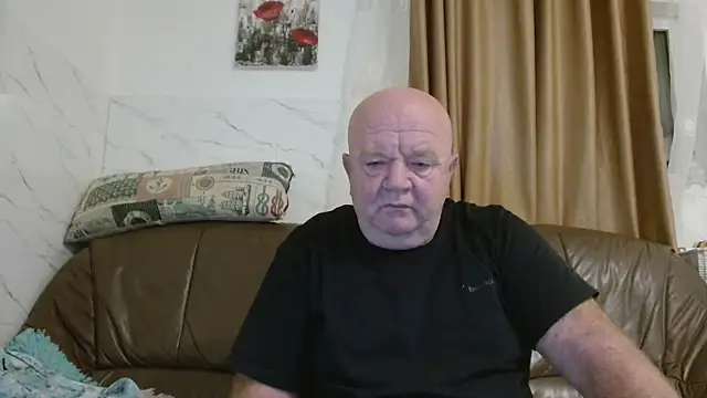 Snapshot of fullballs6 chatting on December 2, 3:01 am fullballs6 online show from December 2, 3:01 am