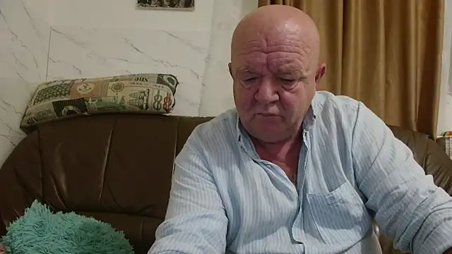 Snapshot of fullballs6 chatting on December 3, 3:03 am fullballs6 online show from December 3, 3:03 am