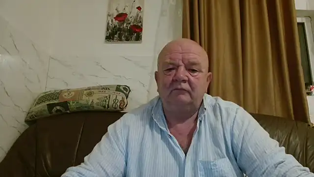 Snapshot of fullballs6 chatting on December 15, 2:05 am fullballs6 online show from December 15, 2:05 am