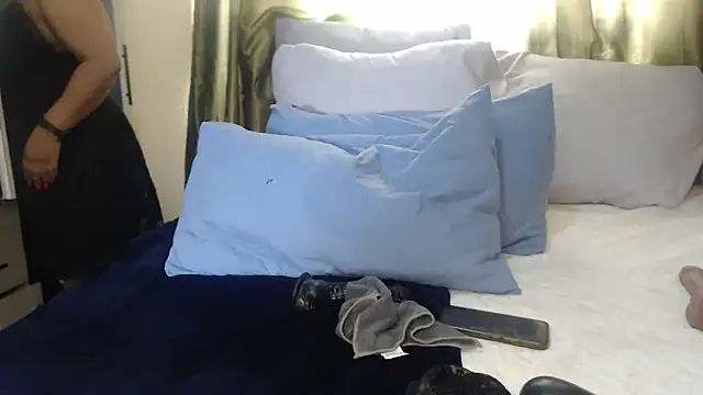 Foxybrownxx1 online show from October 19, 6:14 am