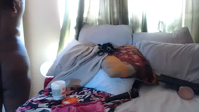 Foxybrownxx1 online show from March 11, 9:48 am