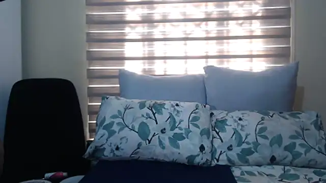 Foxybrownxx1 online show from May 17, 9:17 am