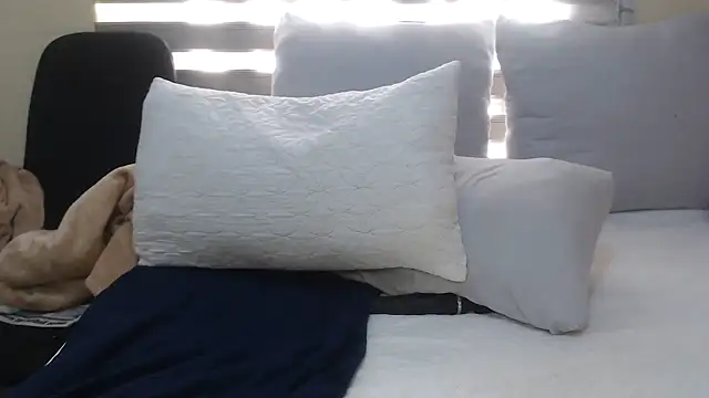 Foxybrownxx1 online show from June 13, 6:22 am