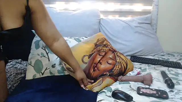 Foxybrownxx1 online show from June 24, 3:11 pm