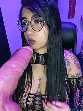 Snapshot of Sexy_cristall_ chatting on August 2, 7:01 pm Sexy cristall online show from August 2, 7:01 pm