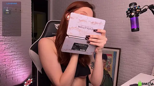 Snapshot of mirai_meeow chatting on December 6, 11:33 am mirai meeow online show from December 6, 11:33 am