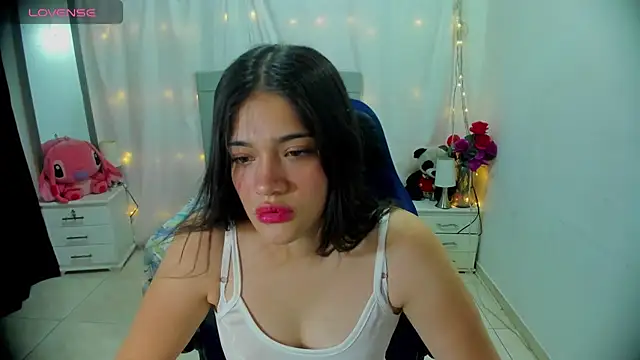 Snapshot of Alison_girl20 chatting on January 20, 8:18 pm Alison girl20 online show from January 20, 8:18 pm