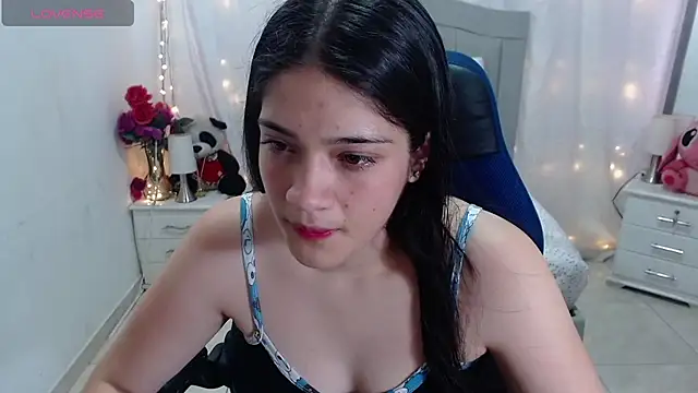 Snapshot of Alison_girl20 chatting on February 5, 8:35 pm Alison girl20 online show from February 5, 8:35 pm