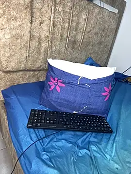 bunniestwosomee online show from July 10, 5:23 am