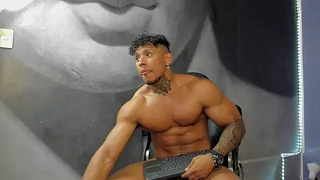 Snapshot of bradley_smith chatting on January 26, 5:02 pm bradley smith online show from January 26, 5:02 pm