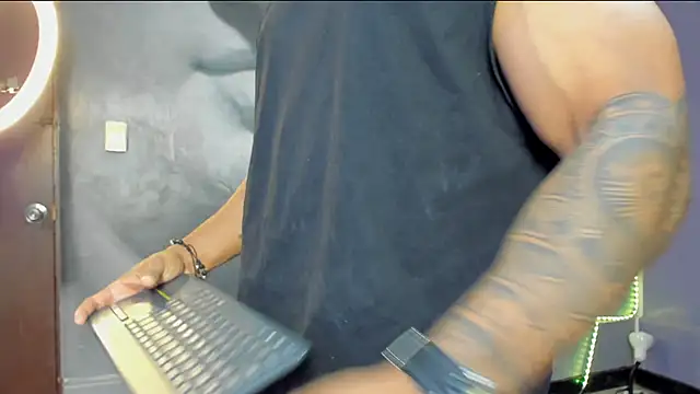 Snapshot of bradley_smith chatting on February 3, 5:51 am bradley smith online show from February 3, 5:51 am