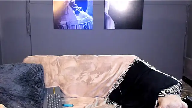 Snapshot of bradley_smith chatting on December 14, 8:20 am bradley smith online show from December 14, 8:20 am