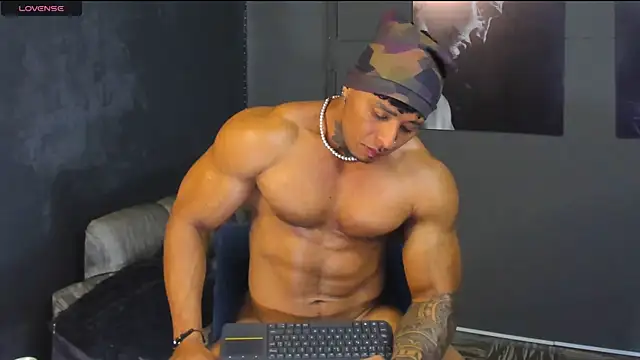 Snapshot of bradley_smith chatting on June 27, 1:28 pm bradley smith online show from June 27, 1:28 pm