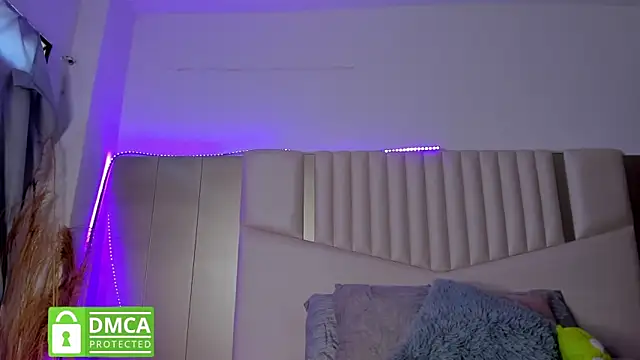 Snapshot of queen_angelique chatting on January 23, 9:50 pm queen angelique online show from January 23, 9:50 pm