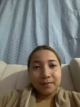 Snapshot of queen_angelique chatting on February 13, 5:16 am queen angelique online show from February 13, 5:16 am