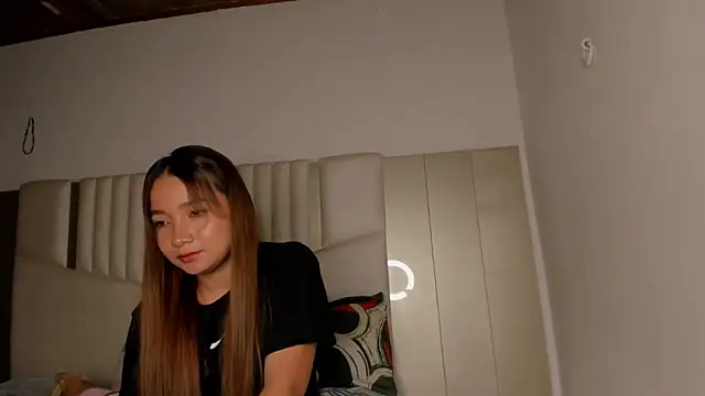 Snapshot of queen_angelique chatting on November 23, 1:16 am queen angelique online show from November 23, 1:16 am