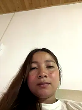 Snapshot of queen_angelique chatting on December 3, 1:46 am queen angelique online show from December 3, 1:46 am