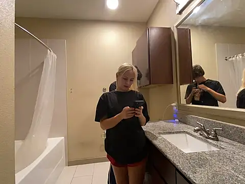 girlfriendmissy online show from December 22, 3:33 pm