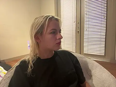 girlfriendmissy online show from February 26, 3:10 am