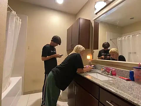 girlfriendmissy online show from March 11, 11:48 pm