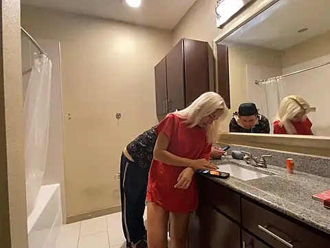 girlfriendmissy online show from March 20, 10:40 pm