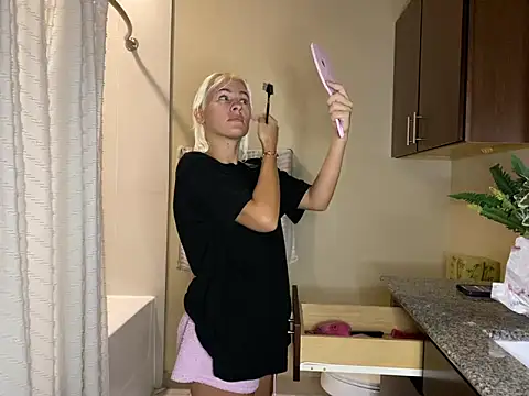 girlfriendmissy online show from September 26, 12:03 am