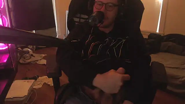 Snapshot of chicostick413 chatting on November 2, 6:21 pm chicostick413 online show from November 2, 6:21 pm