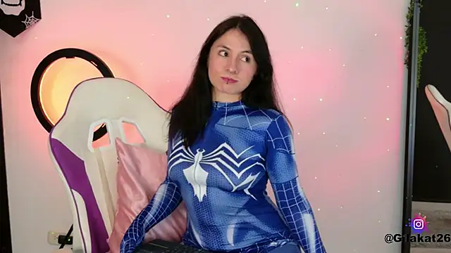 Snapshot of GilaKat chatting on November 6, 4:57 am GilaKat online show from November 6, 4:57 am