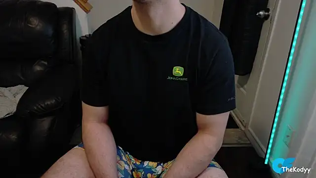 Snapshot of Thekodyy chatting on February 23, 12:24 pm Thekodyy online show from February 23, 12:24 pm